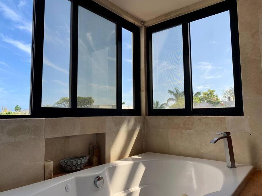 Charming Lagoon Front Villa By Casa Paraiso Cancún Exterior foto